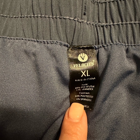 Women’s Gym shirts-size XL - Picture 2 of 4